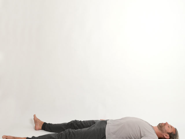 10 Tiefenentspannung-Totenstellung-savasana-Yoga-Holzwickede